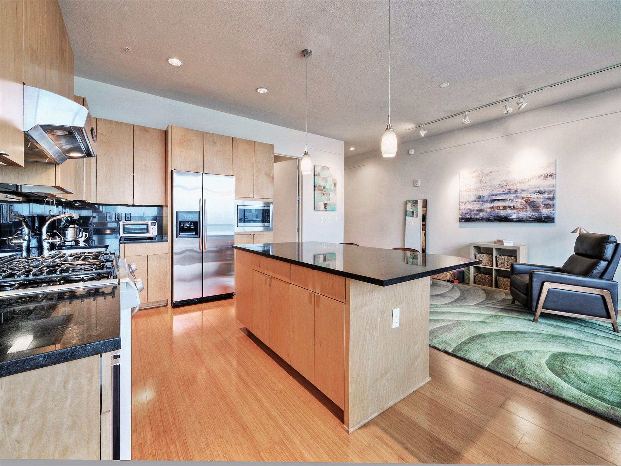 555 E 5th ST # 809