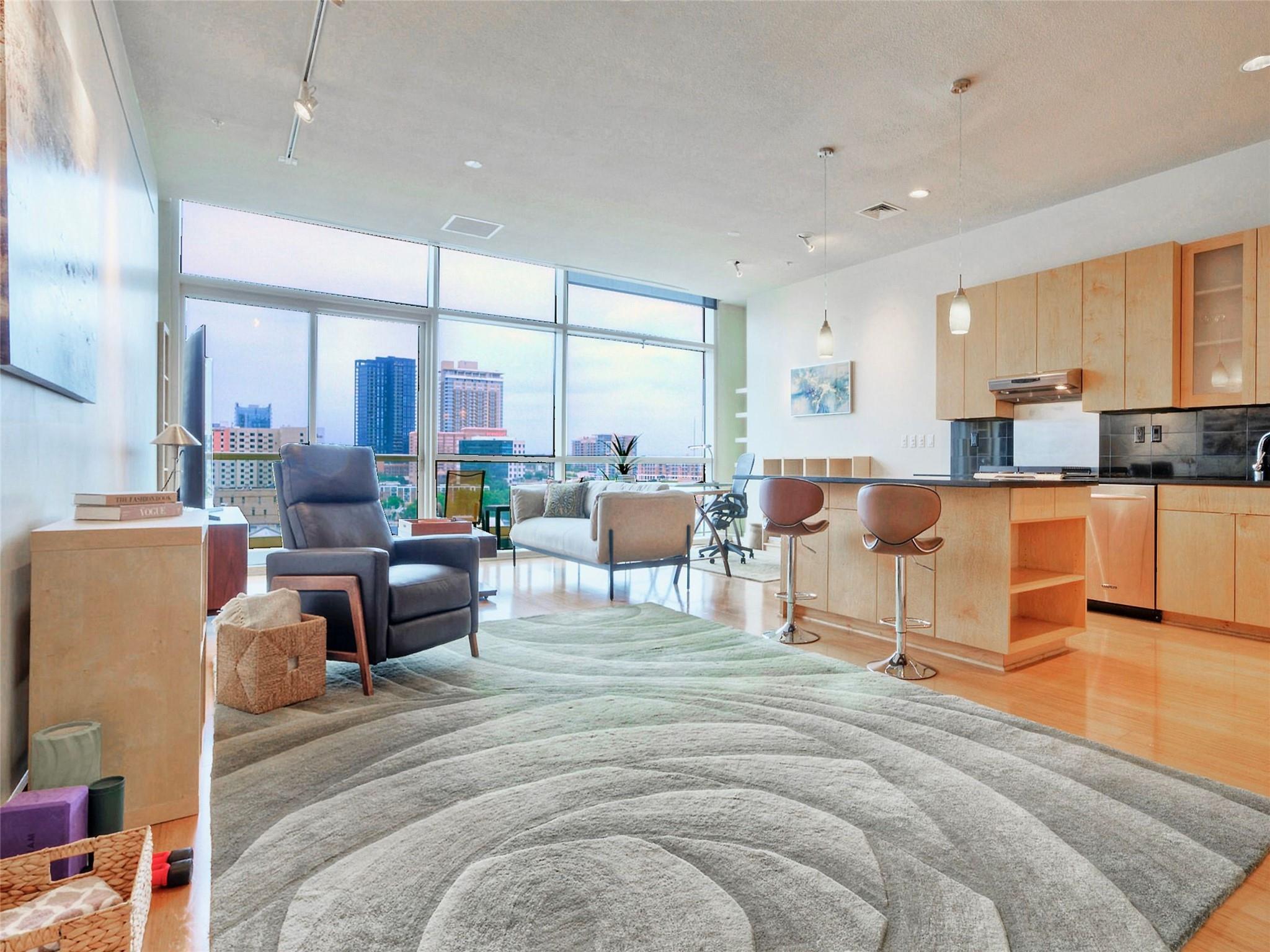 555 E 5th ST # 809