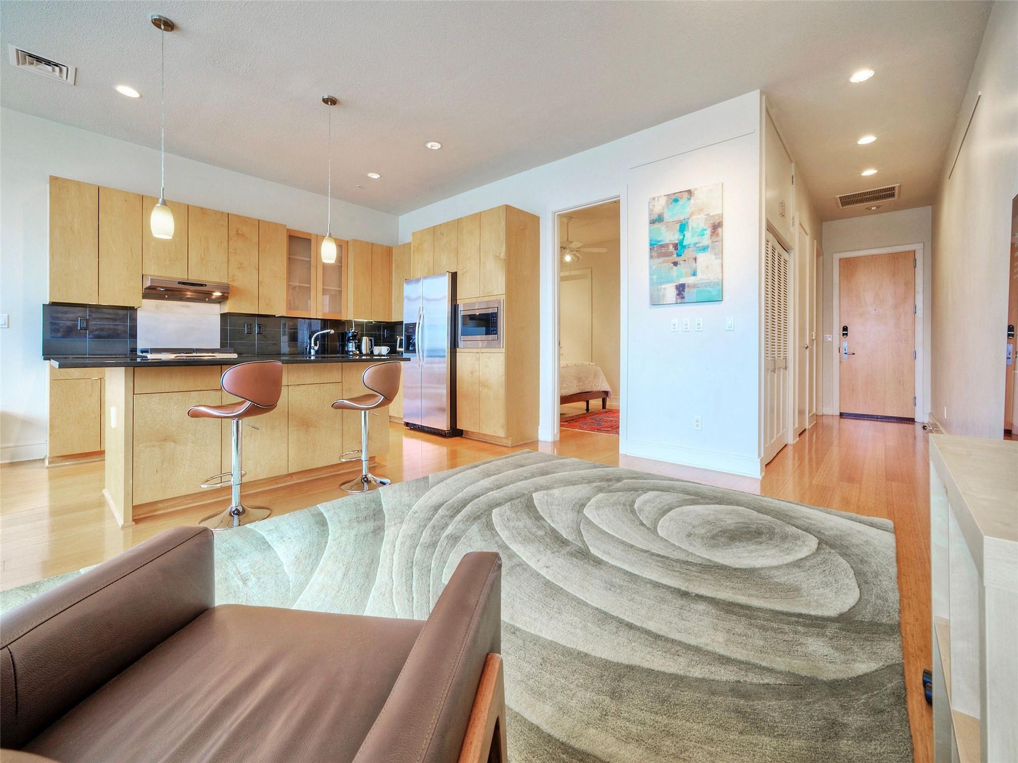 555 E 5th ST # 809