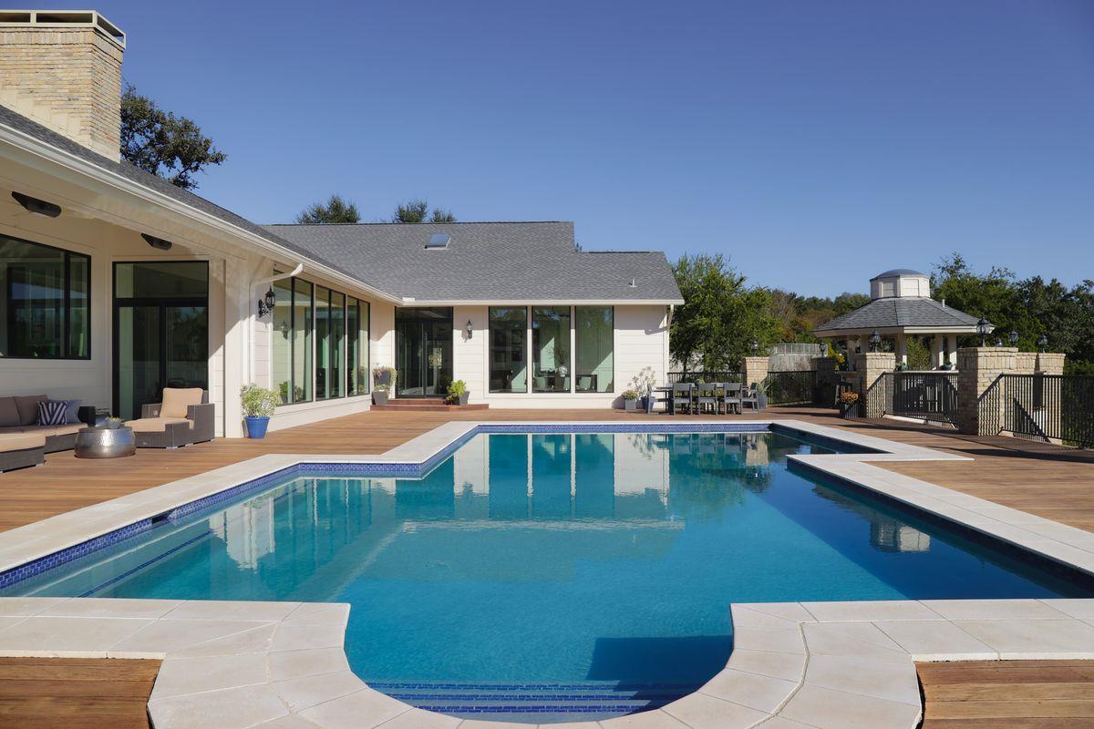 17 Cousteau LN