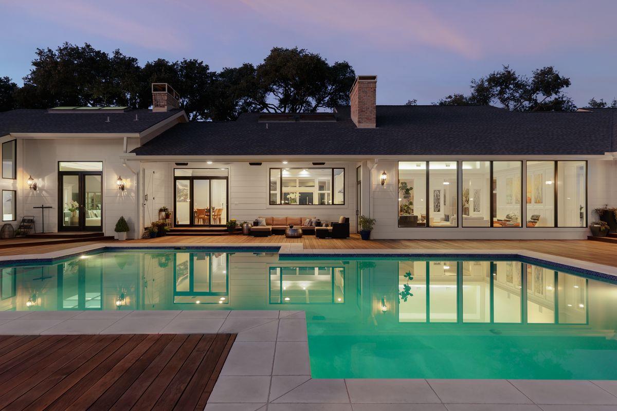 17 Cousteau LN