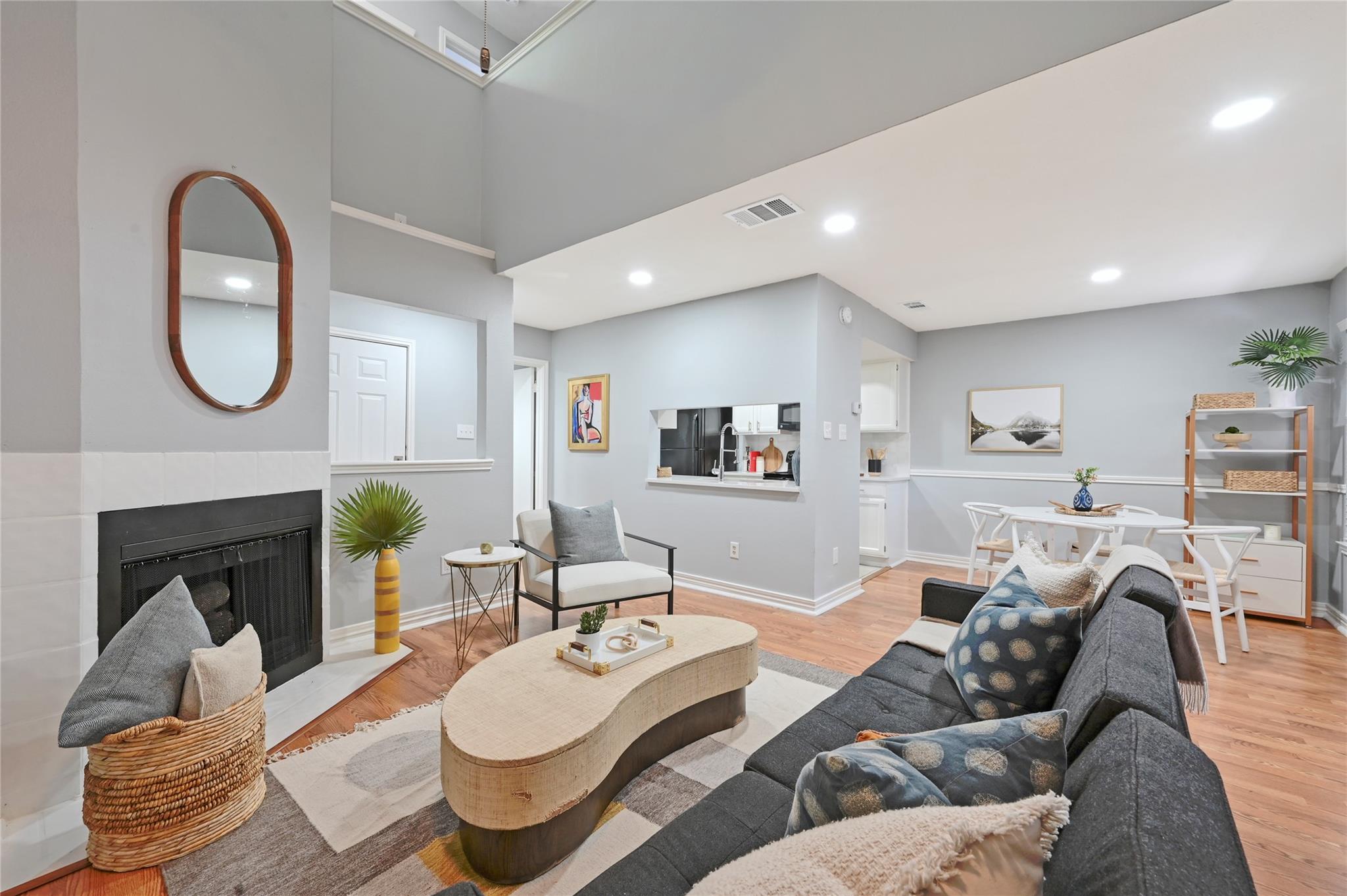 512 Eberhart LN # 303