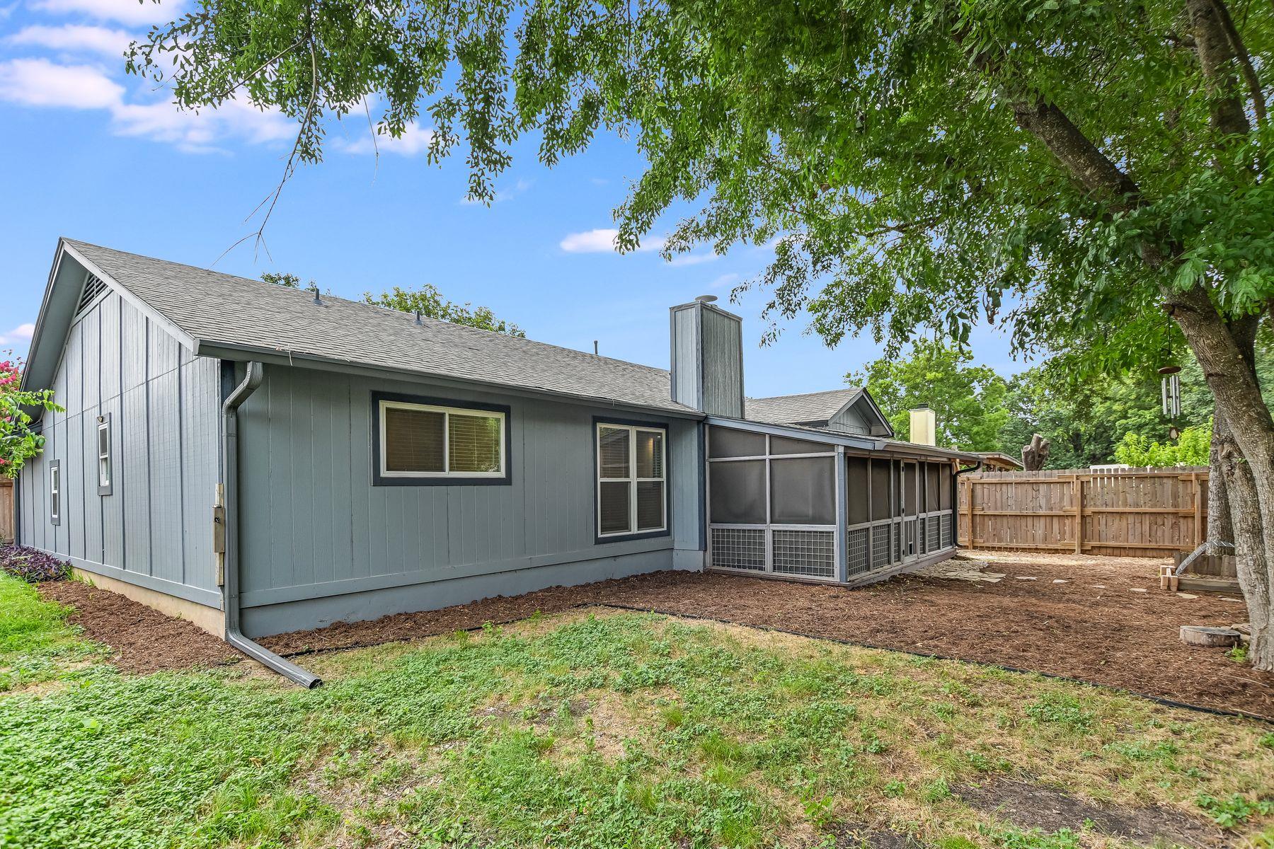 10312 Georgian DR