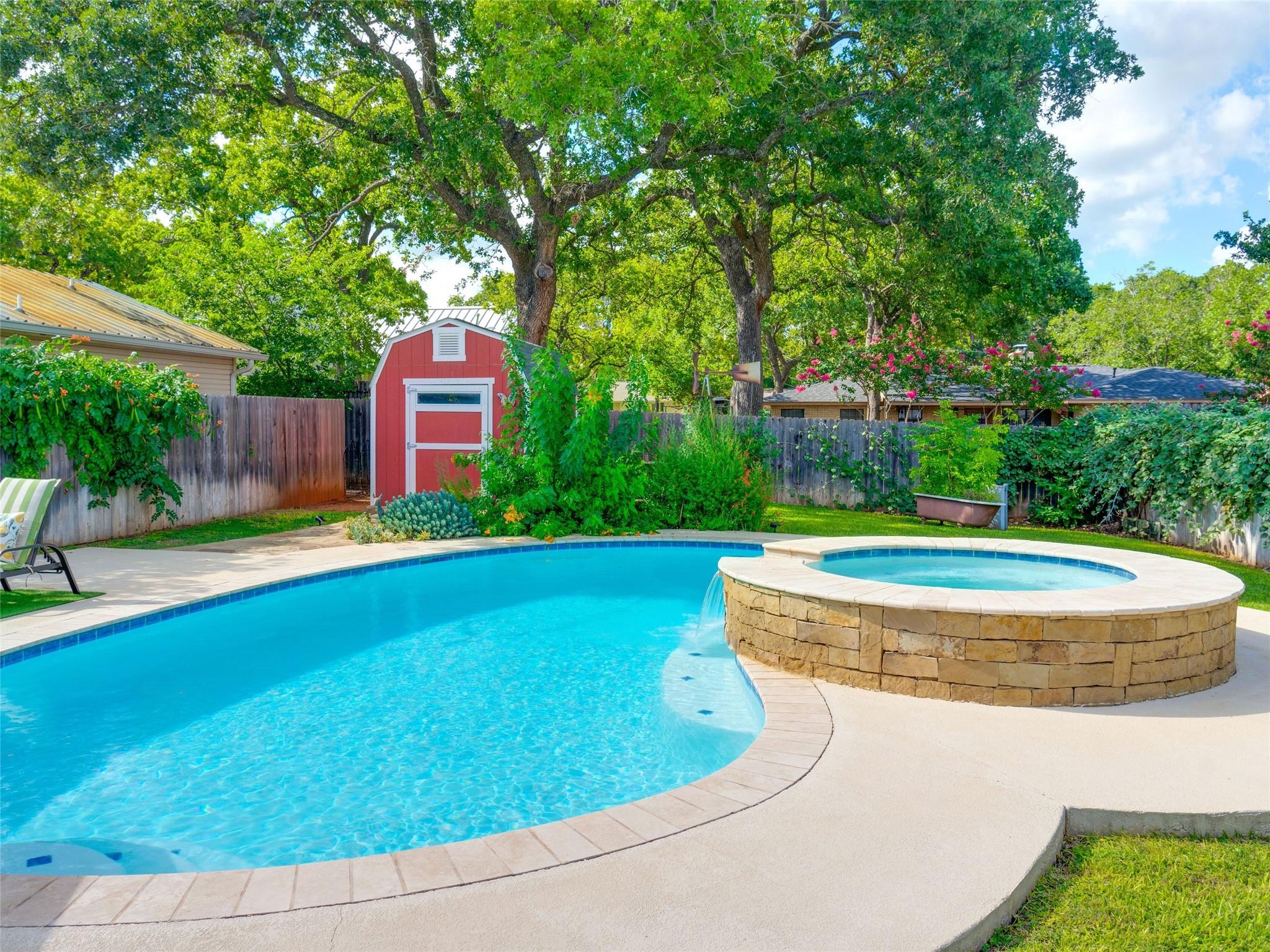 216 Broadmoor DR