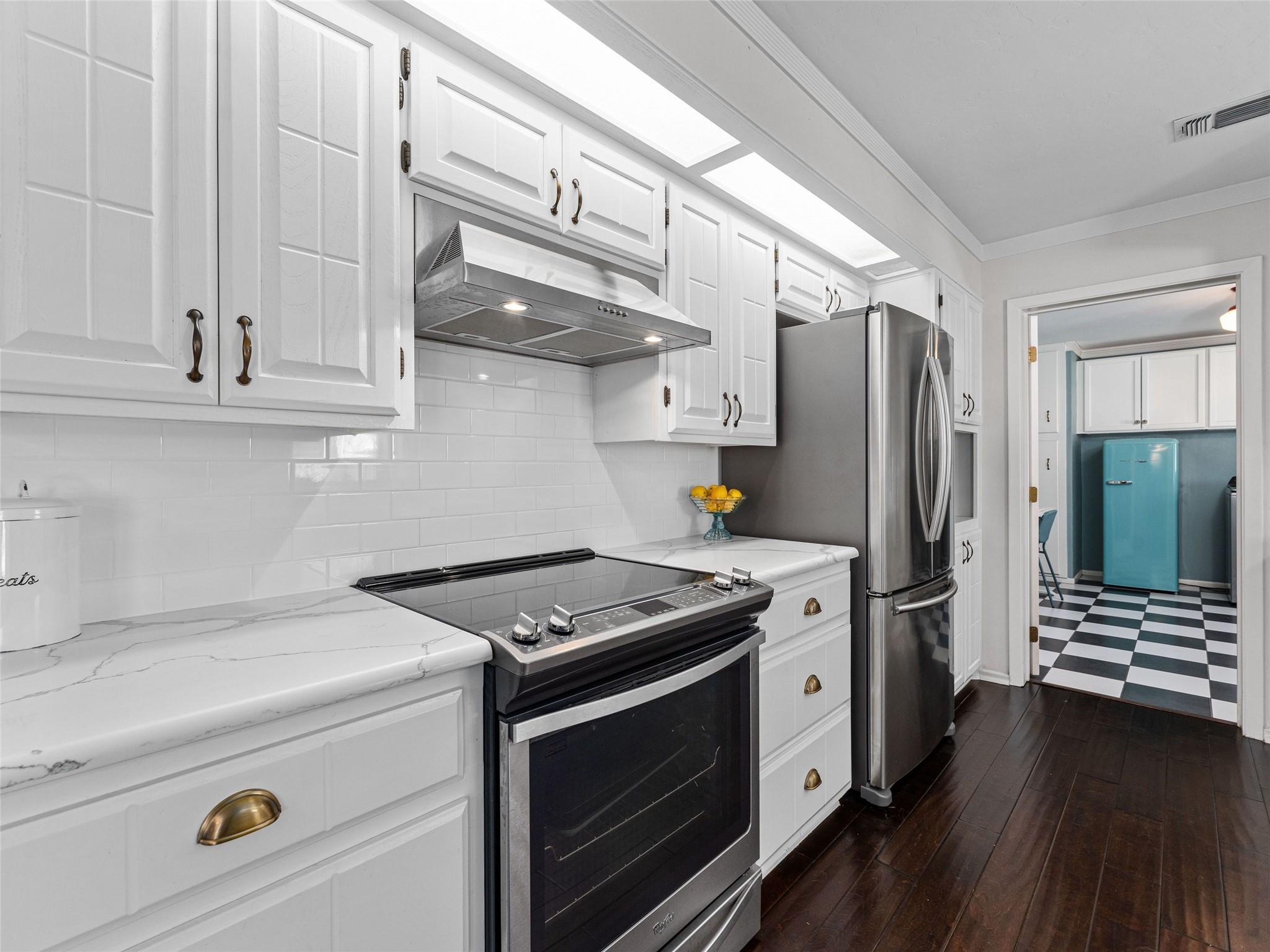 216 Broadmoor DR