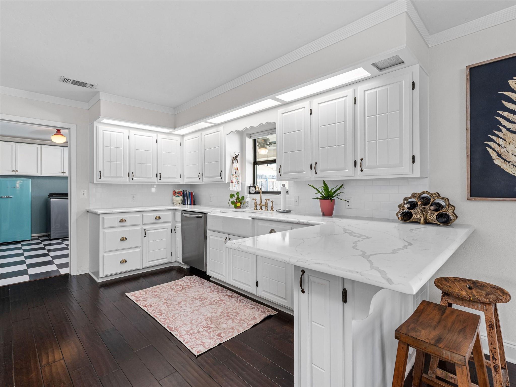 216 Broadmoor DR