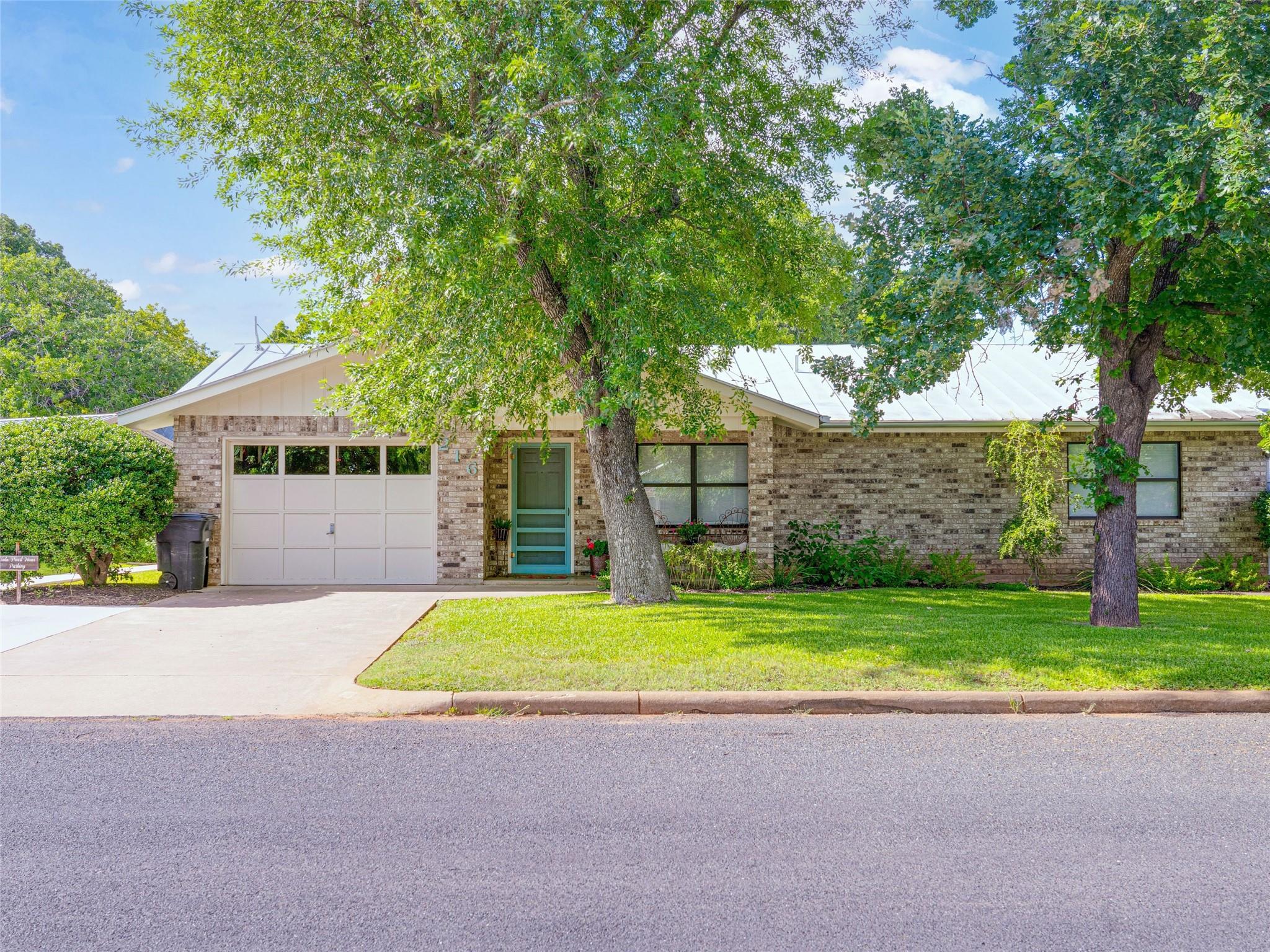 216 Broadmoor DR