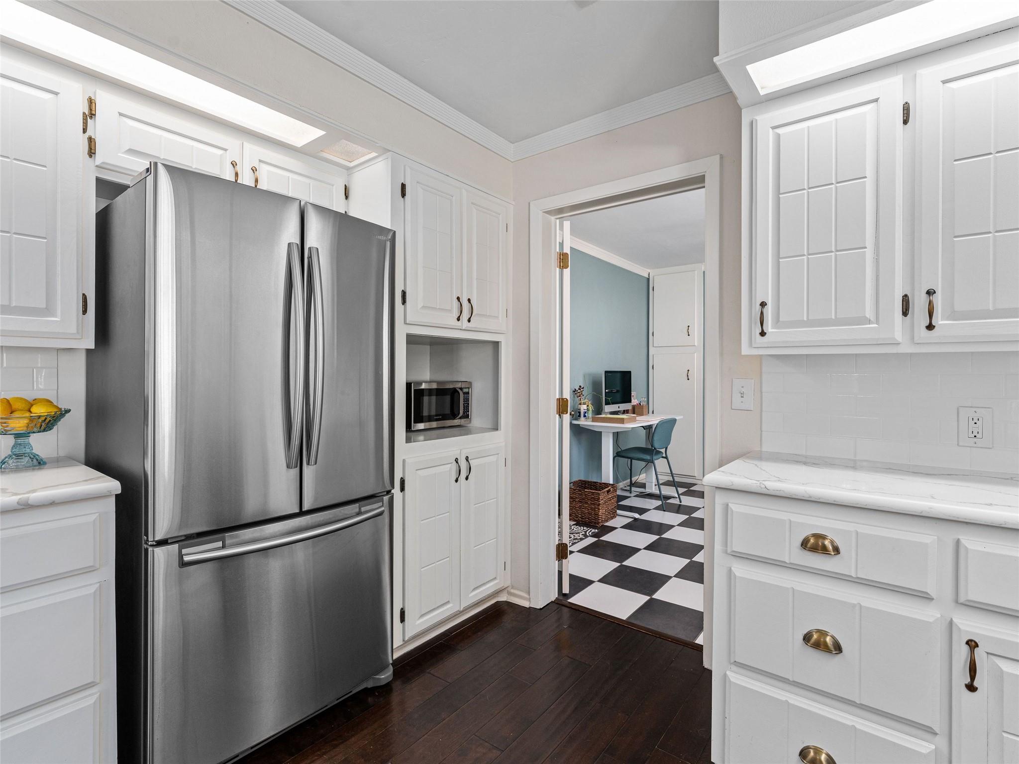 216 Broadmoor DR
