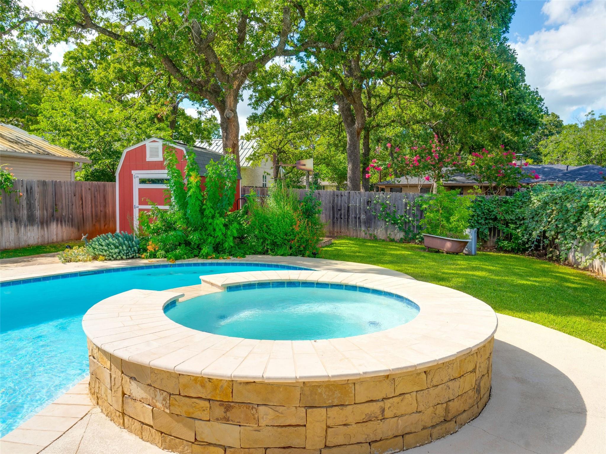 216 Broadmoor DR