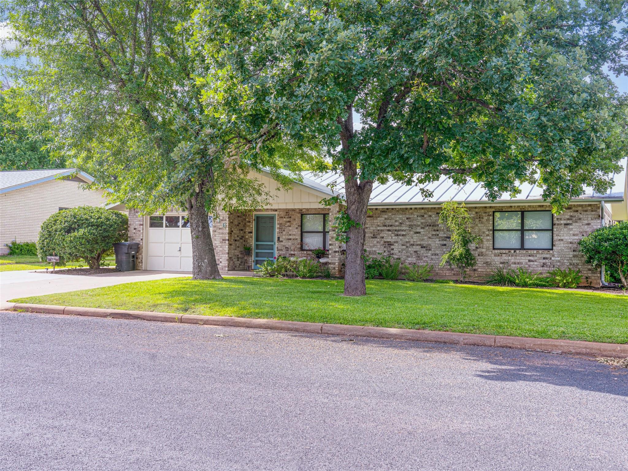 216 Broadmoor DR