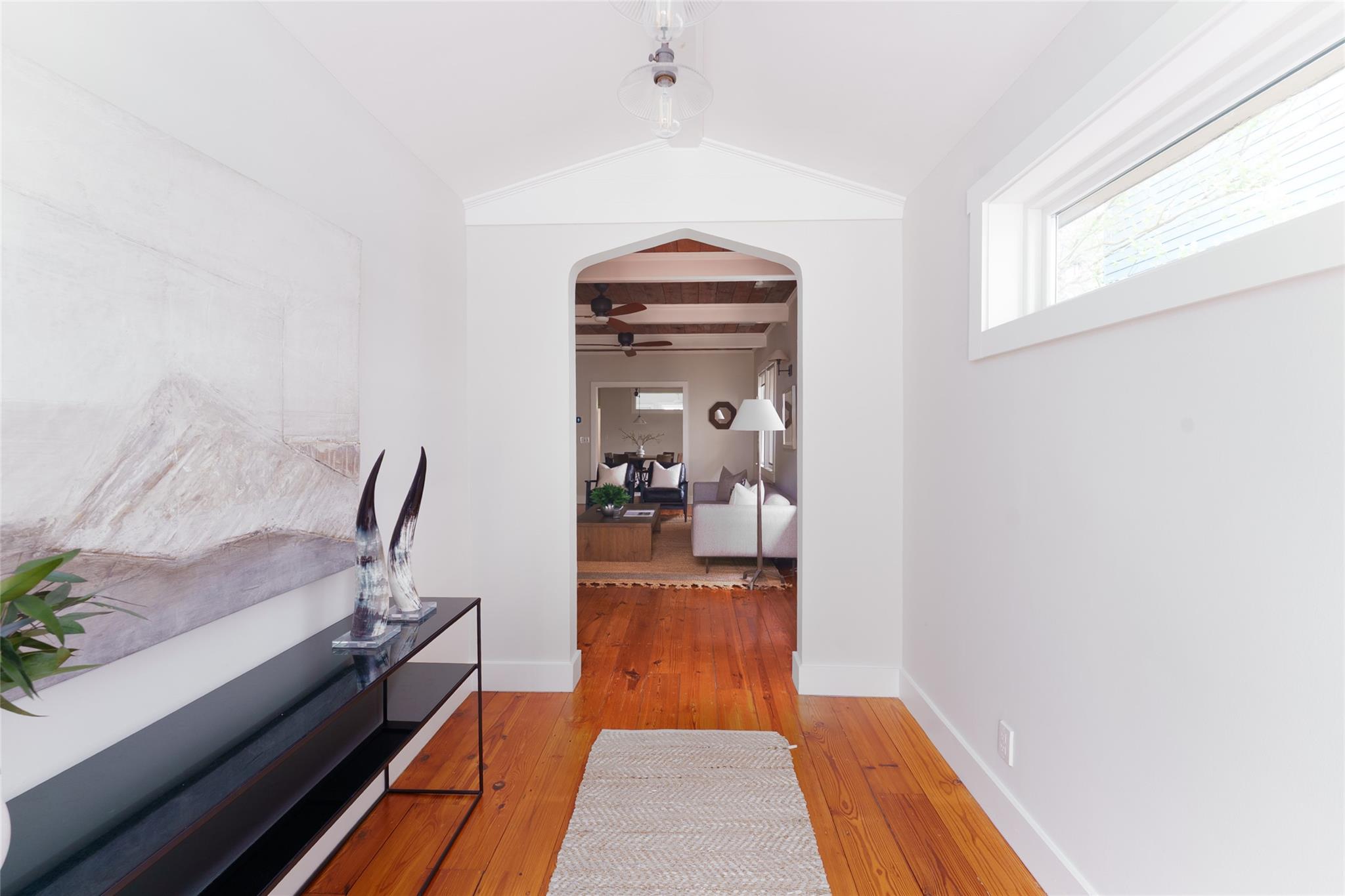 702 W Mary ST