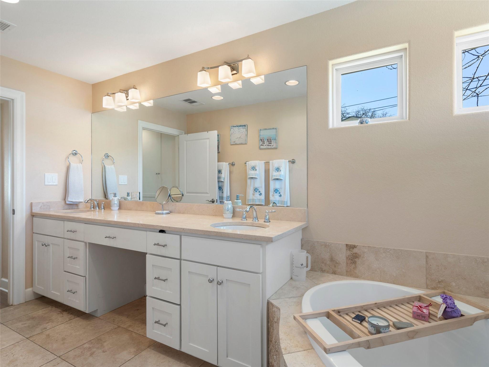 300 E Heron DR
