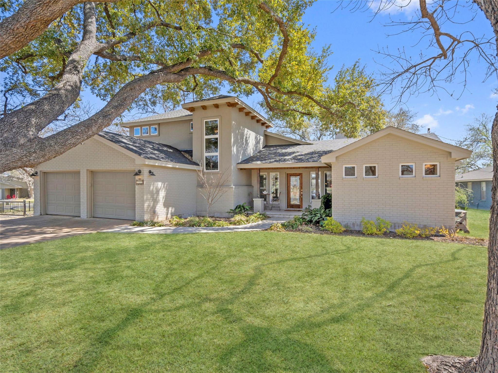 300 E Heron DR