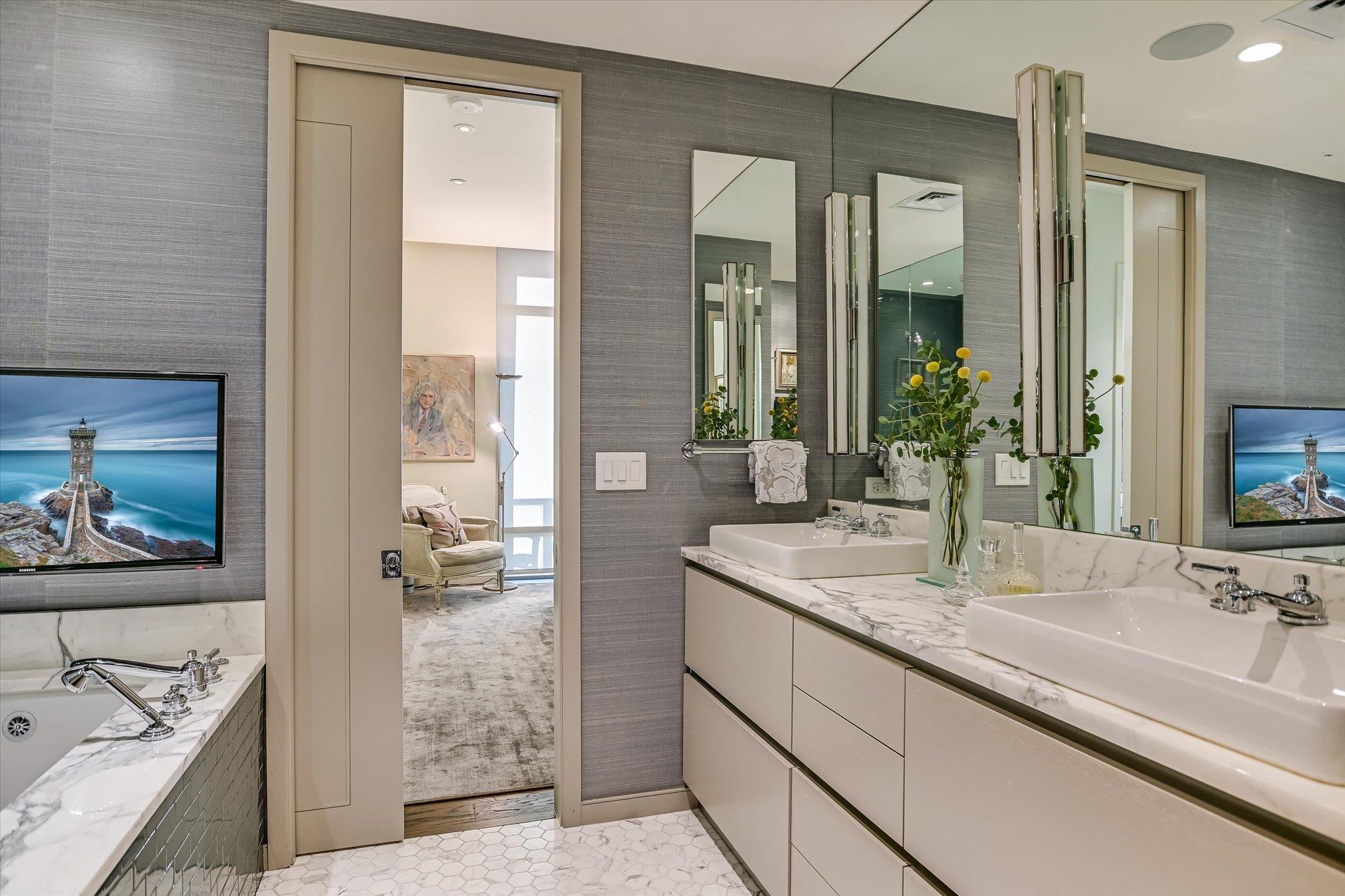 200 Congress Ave Unit: 35AC