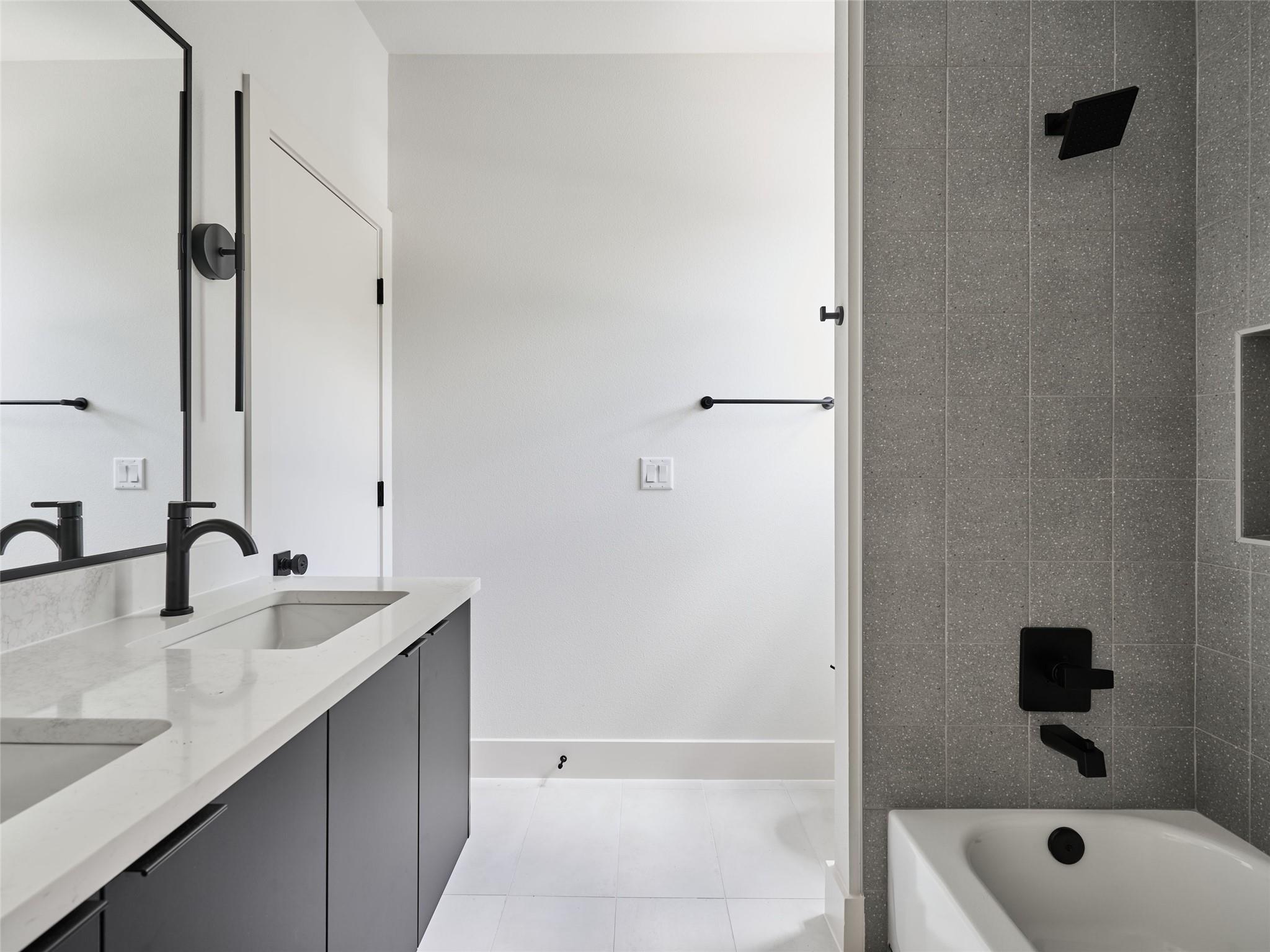 412 Hackberry LN # 2