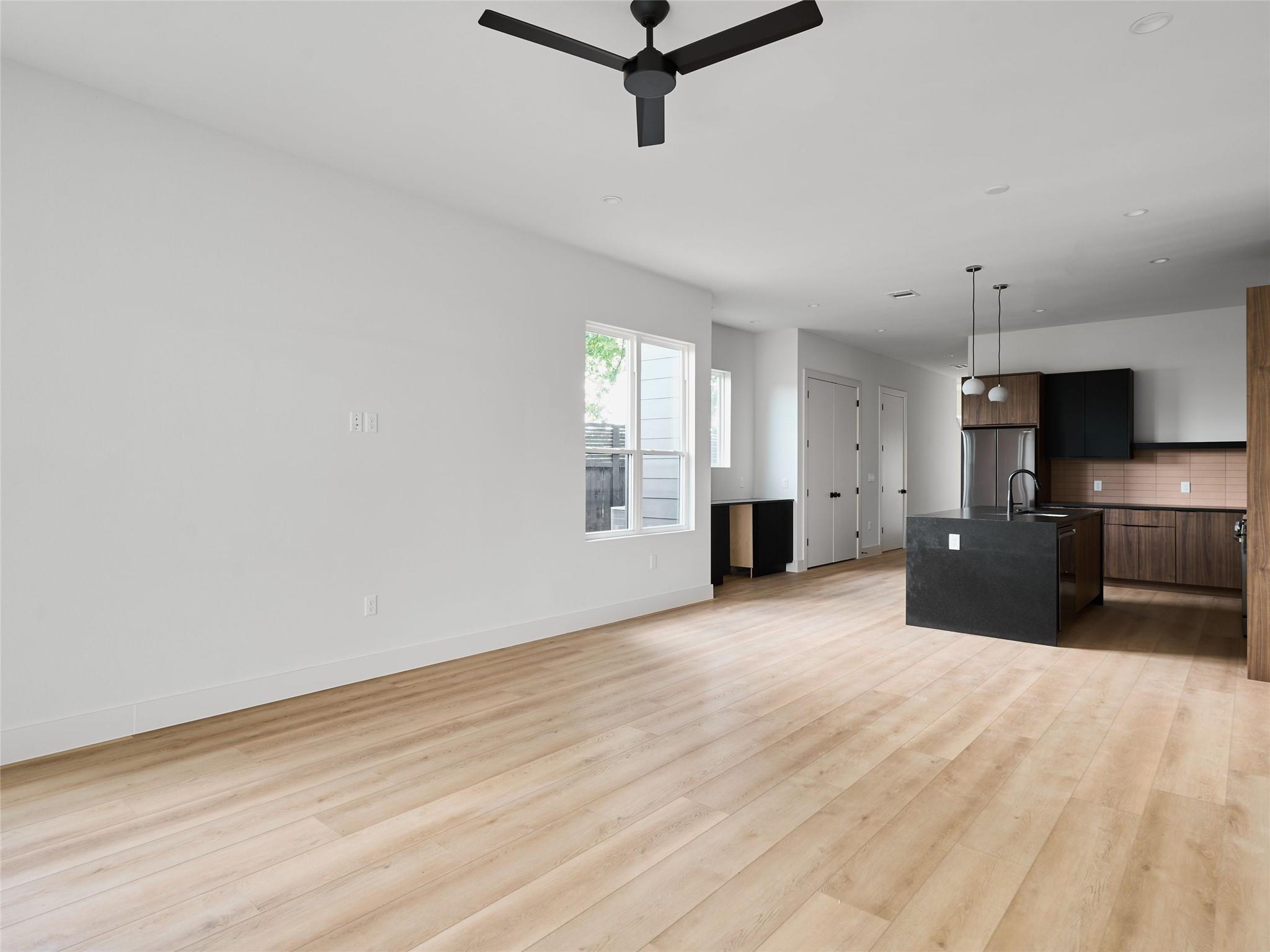 412 Hackberry LN # 2