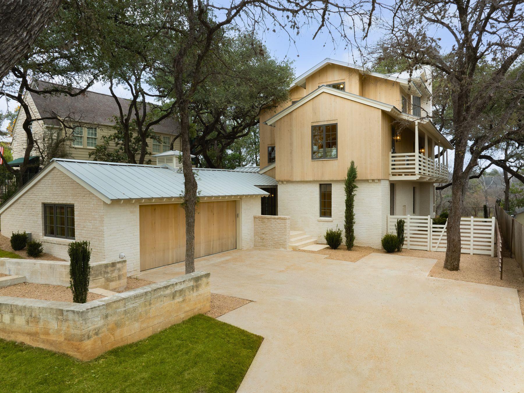 1012 Gaston Ave