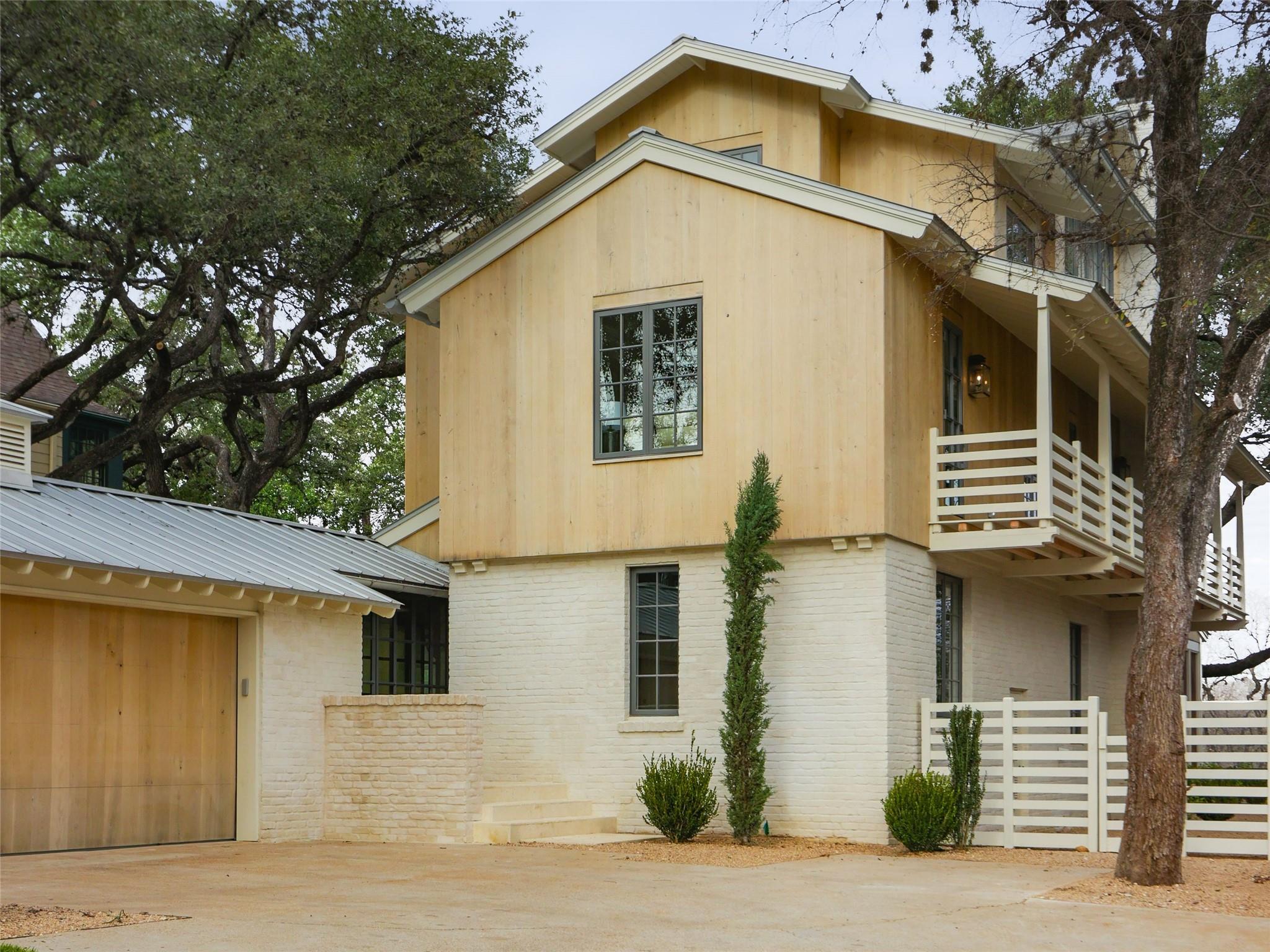 1012 Gaston Ave