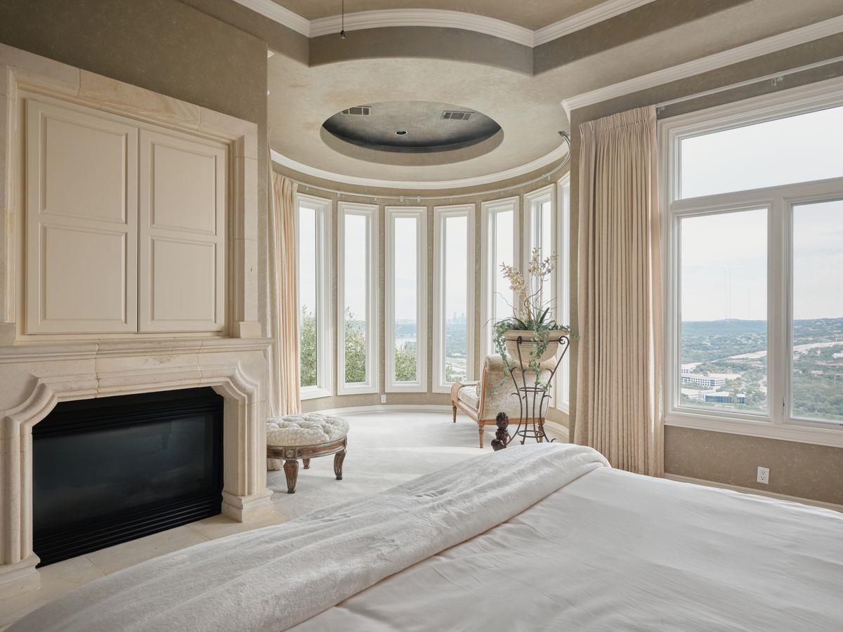 6505 W Courtyard DR, Austin