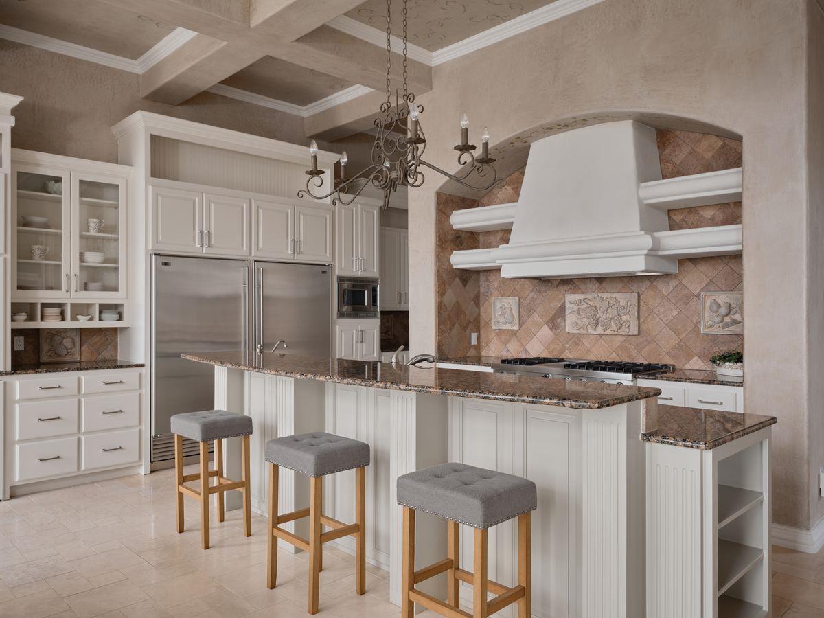 6505 W Courtyard DR, Austin