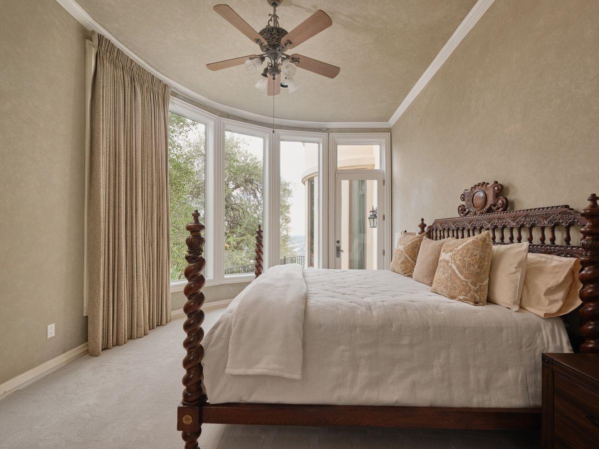 6505 W Courtyard DR, Austin