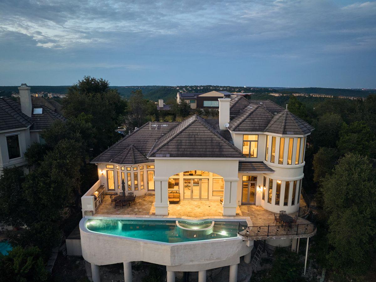 6505 W Courtyard DR, Austin