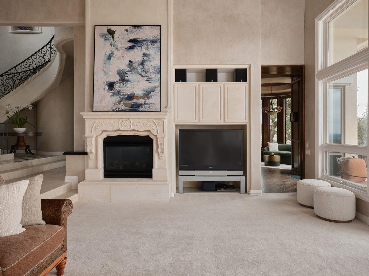 6505 W Courtyard DR, Austin