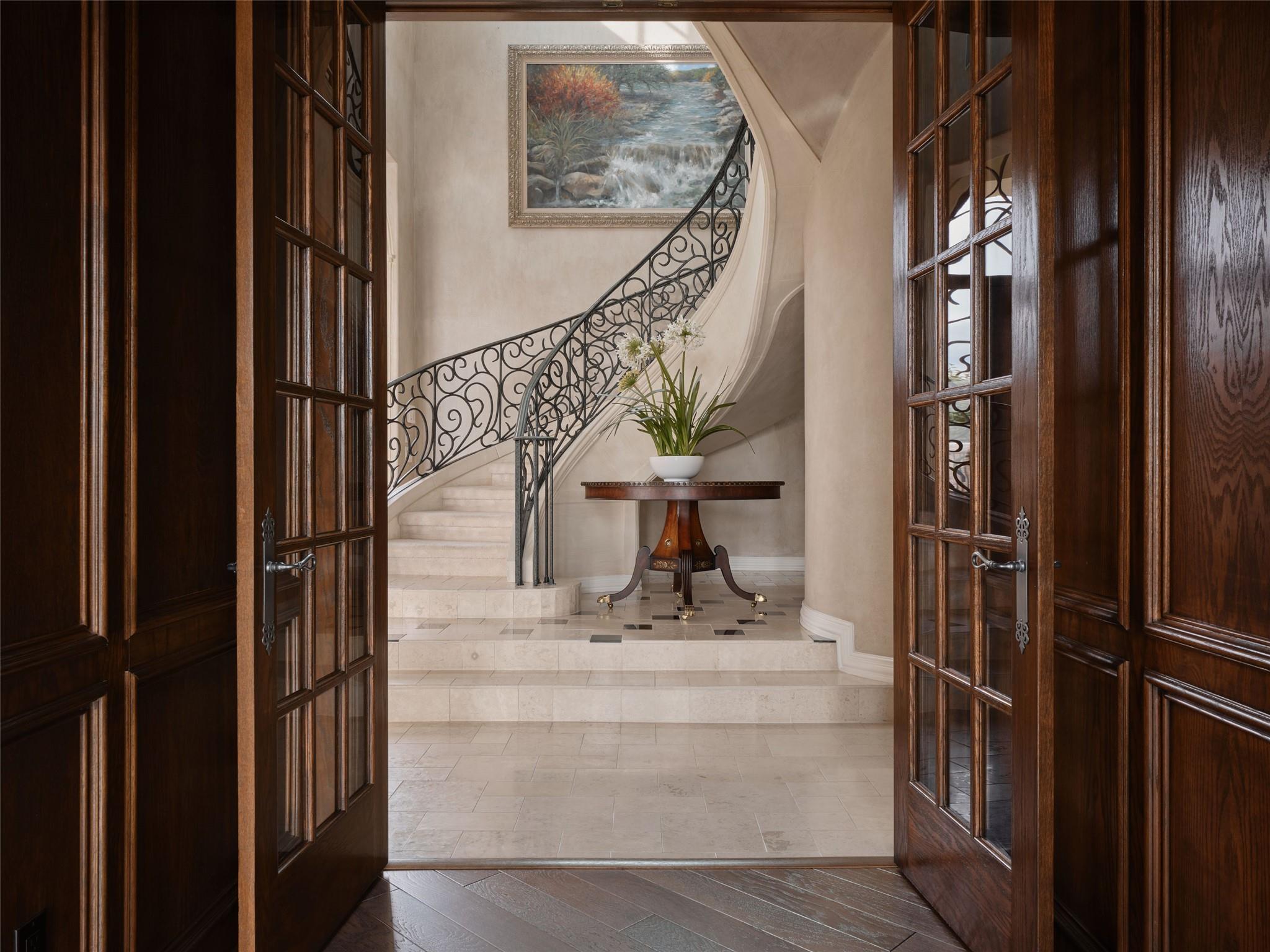 6505 W Courtyard DR, Austin