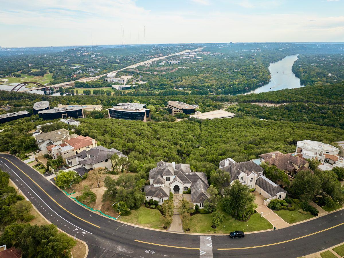 6505 W Courtyard DR, Austin