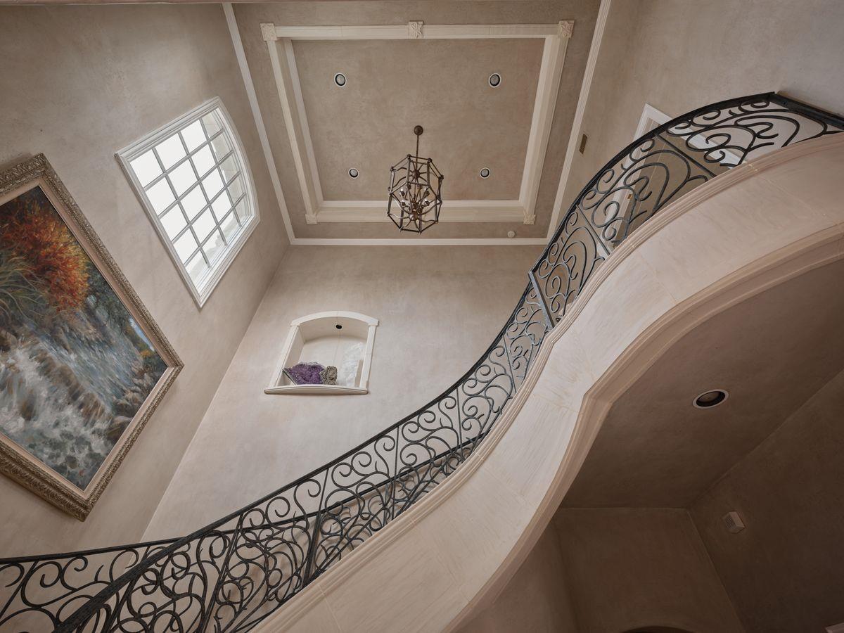 6505 W Courtyard DR, Austin