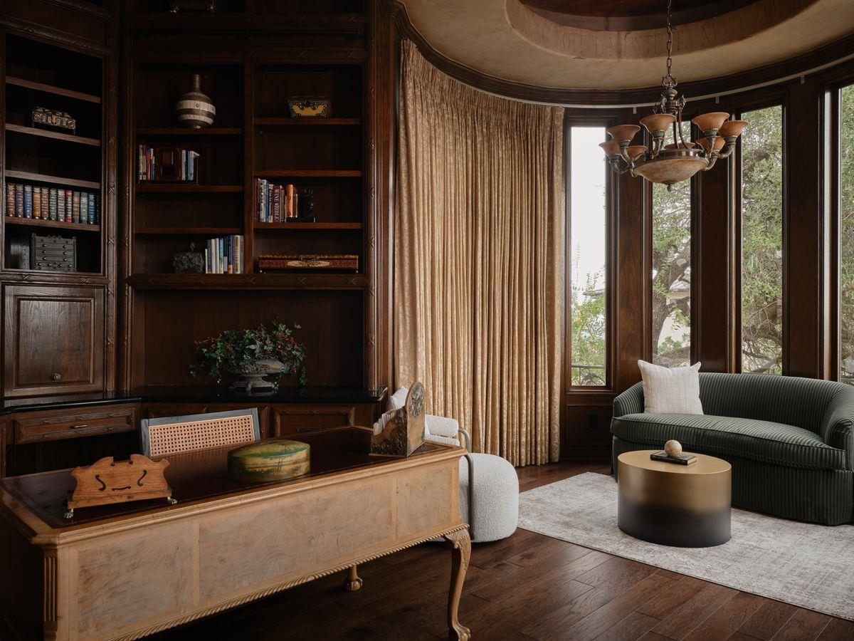 6505 W Courtyard DR, Austin