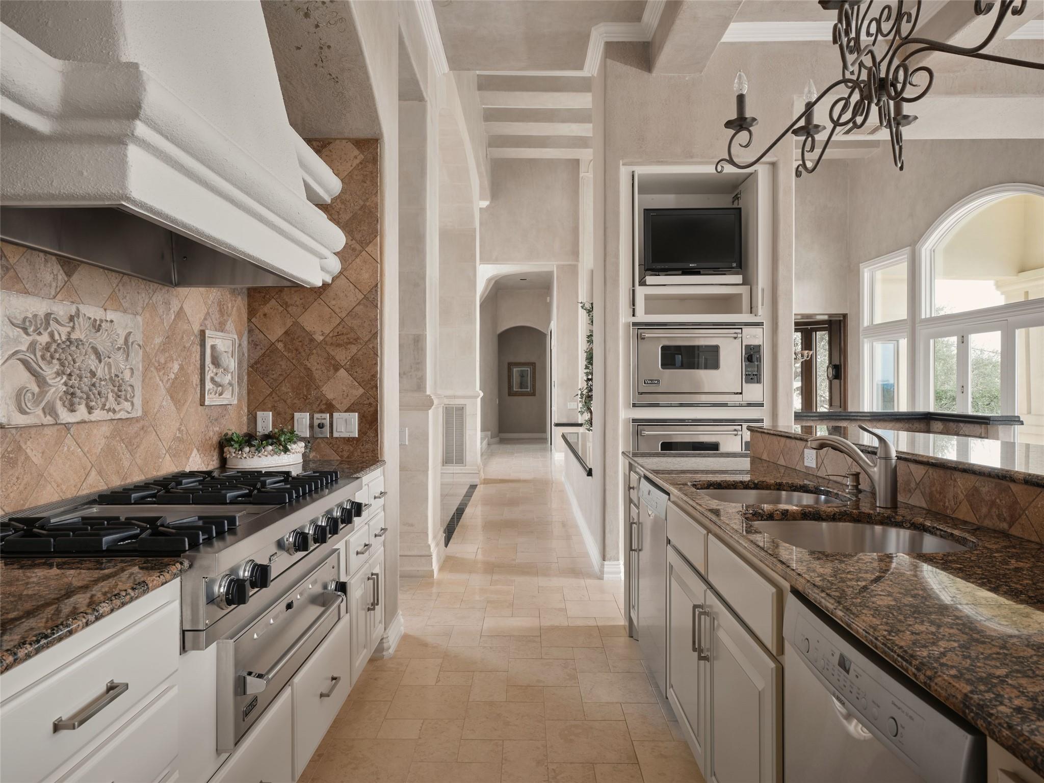 6505 W Courtyard DR, Austin