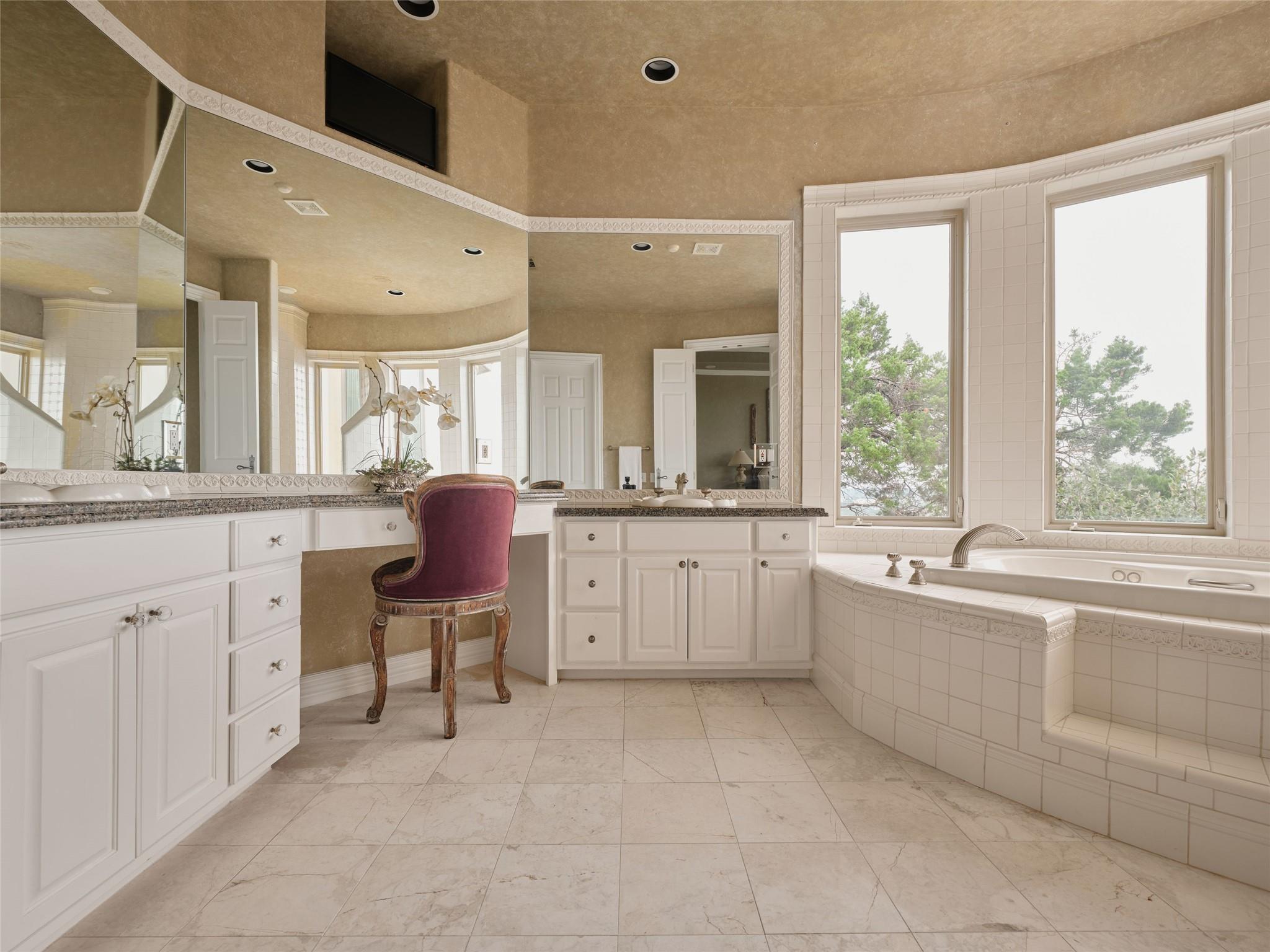 6505 W Courtyard DR, Austin