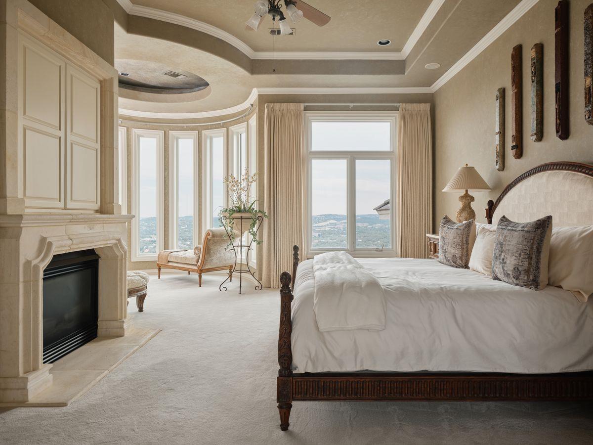 6505 W Courtyard DR, Austin