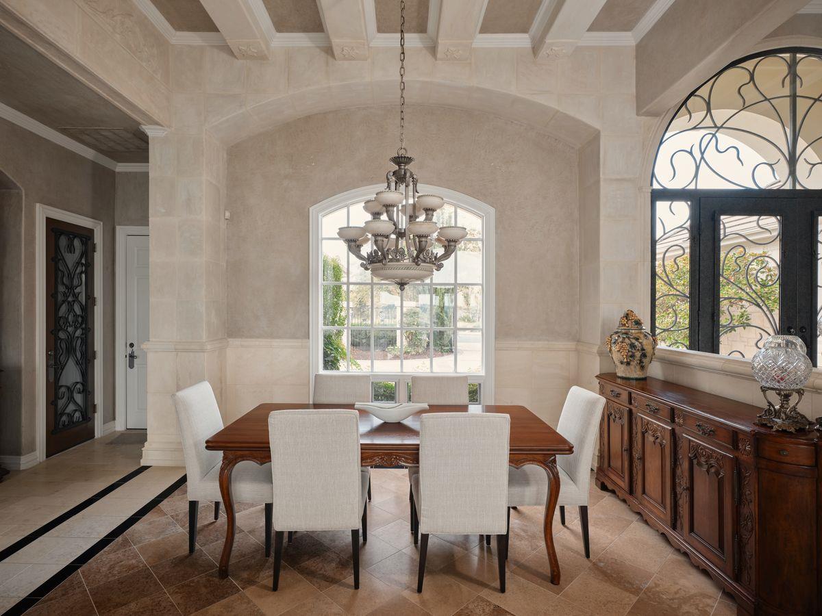 6505 W Courtyard DR, Austin