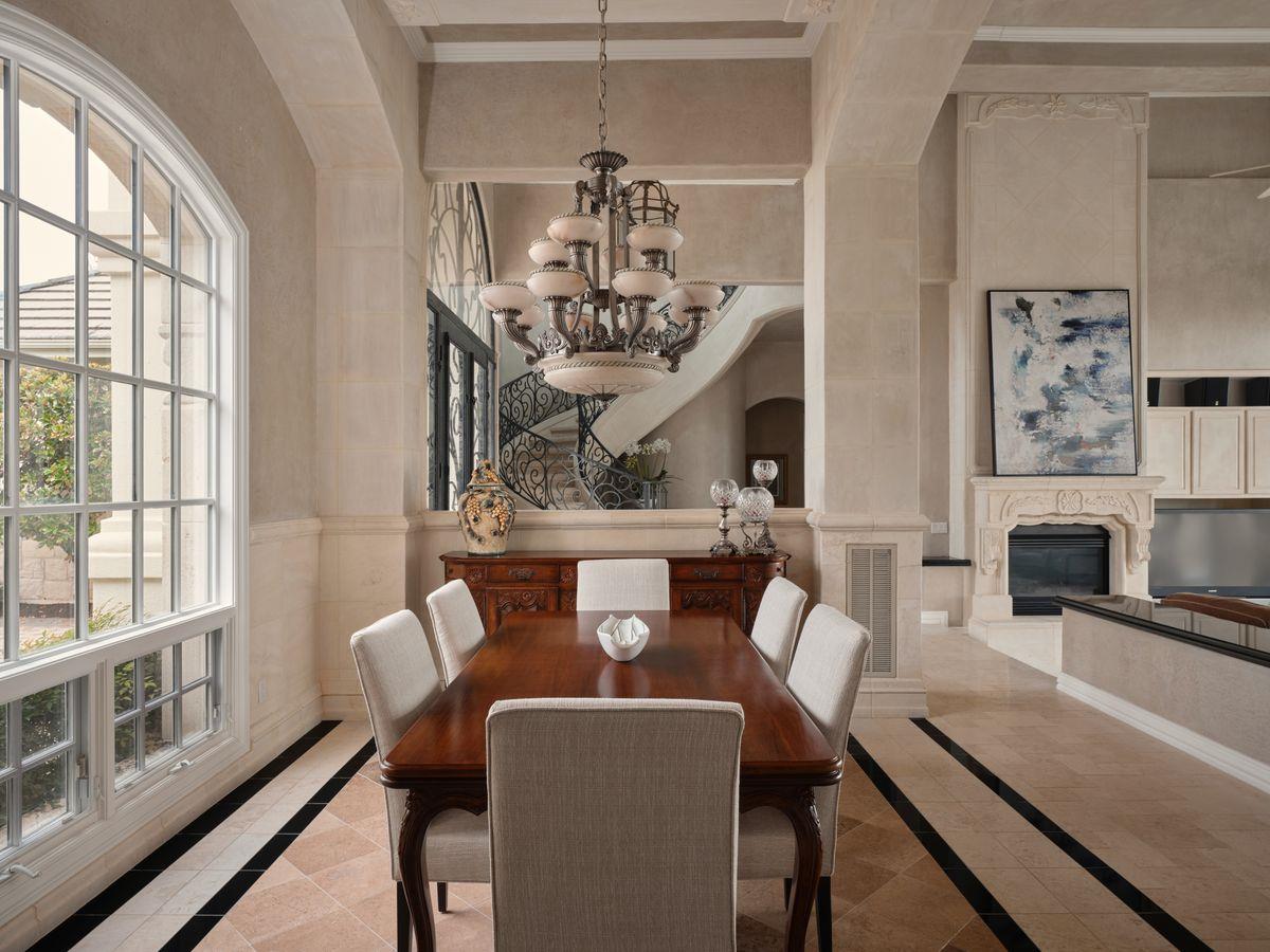 6505 W Courtyard DR, Austin