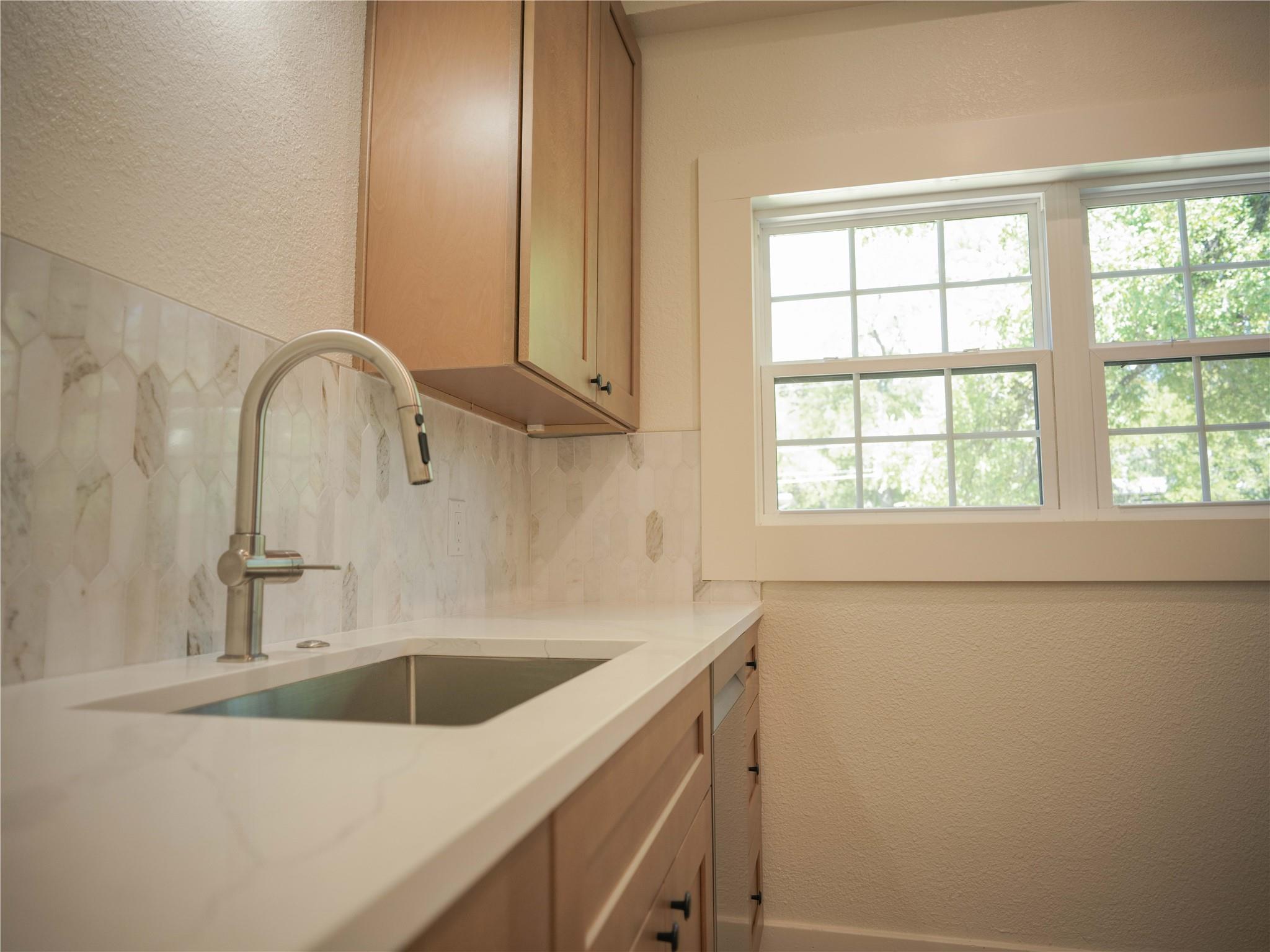 803 Oakland Ave # B, Austin Unit: B