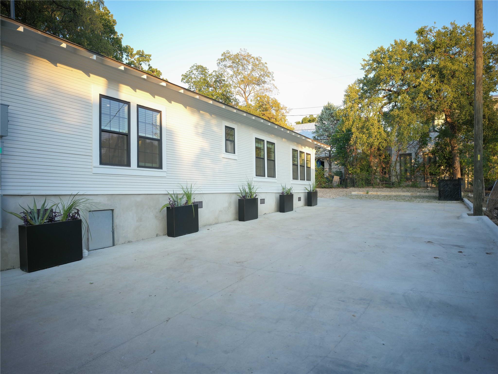 803 Oakland Ave # B, Austin Unit: B