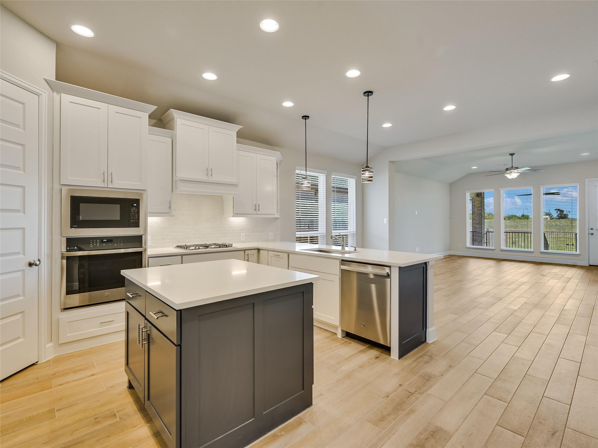 131 Plumbago LOOP
