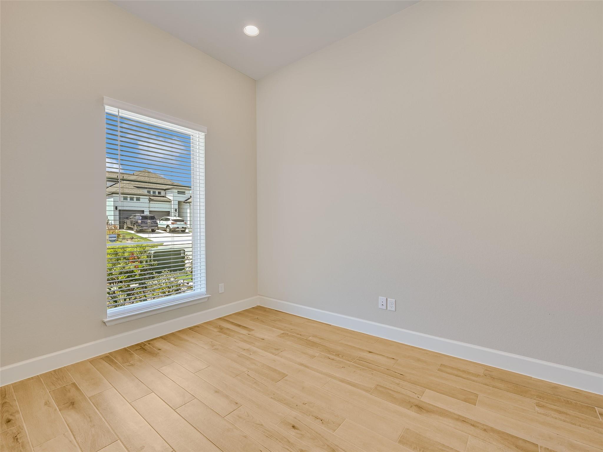 131 Plumbago LOOP