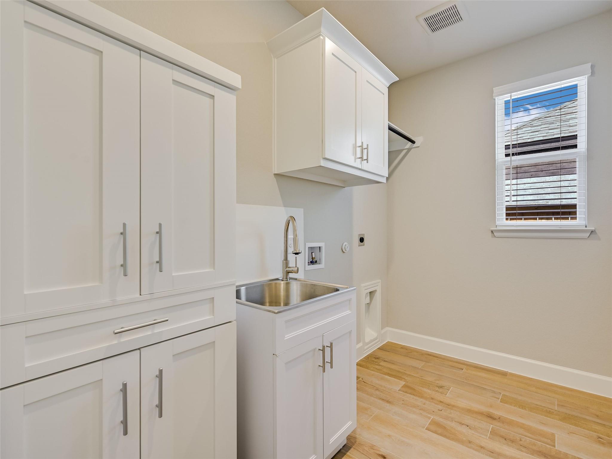 131 Plumbago LOOP
