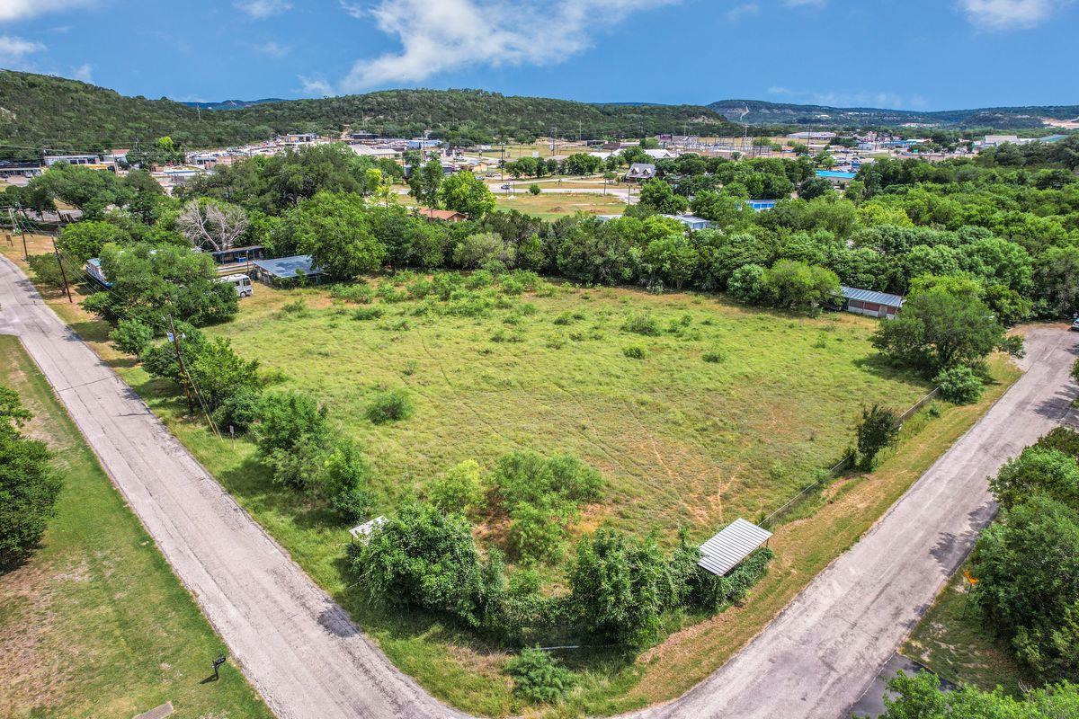 201 Oak DR