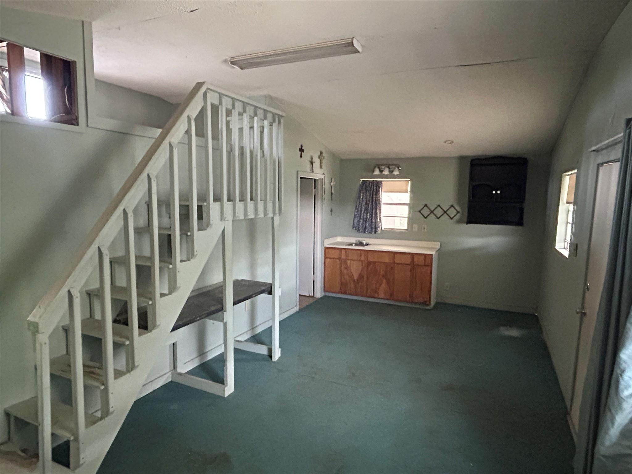 201 Oak DR