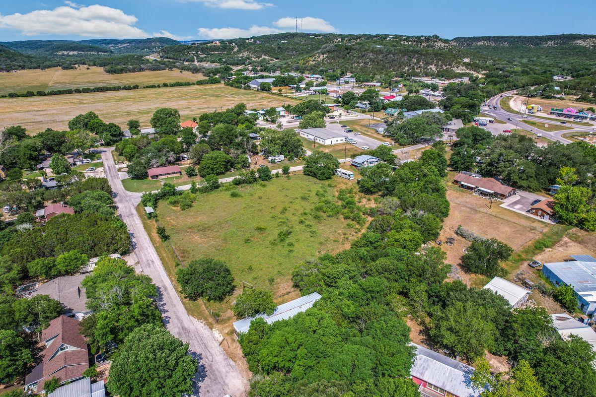 201 Oak DR