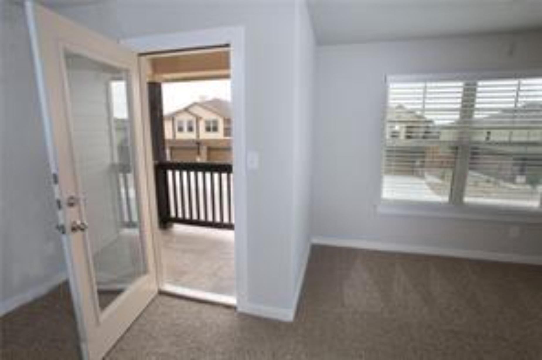 143 Lakeview CT