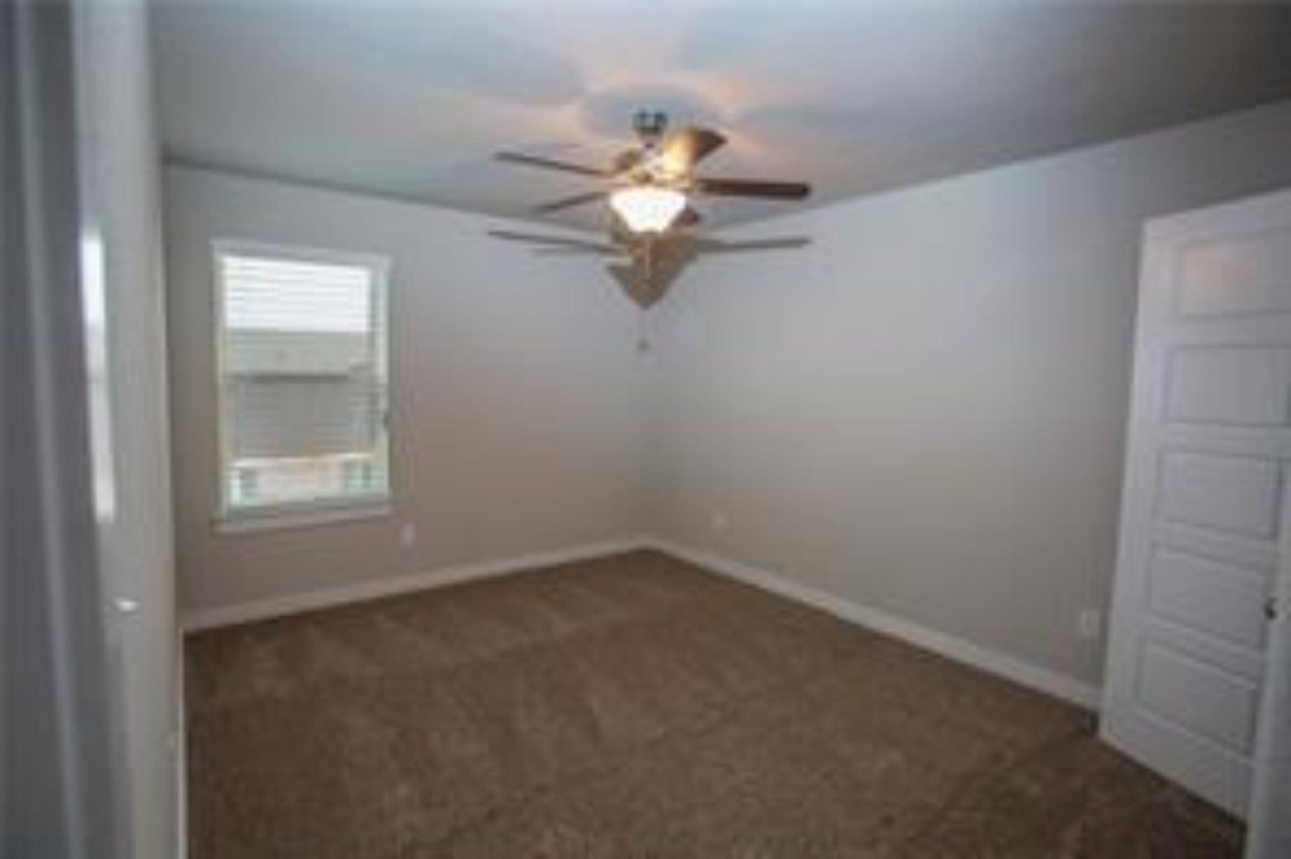 143 Lakeview CT