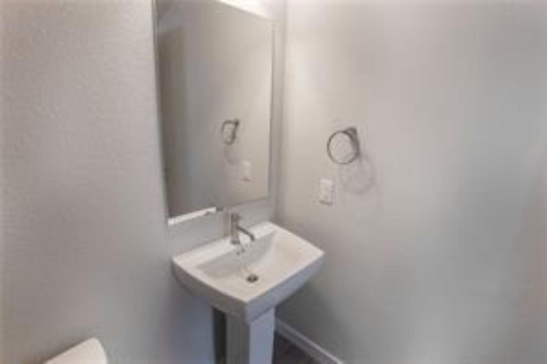 143 Lakeview CT