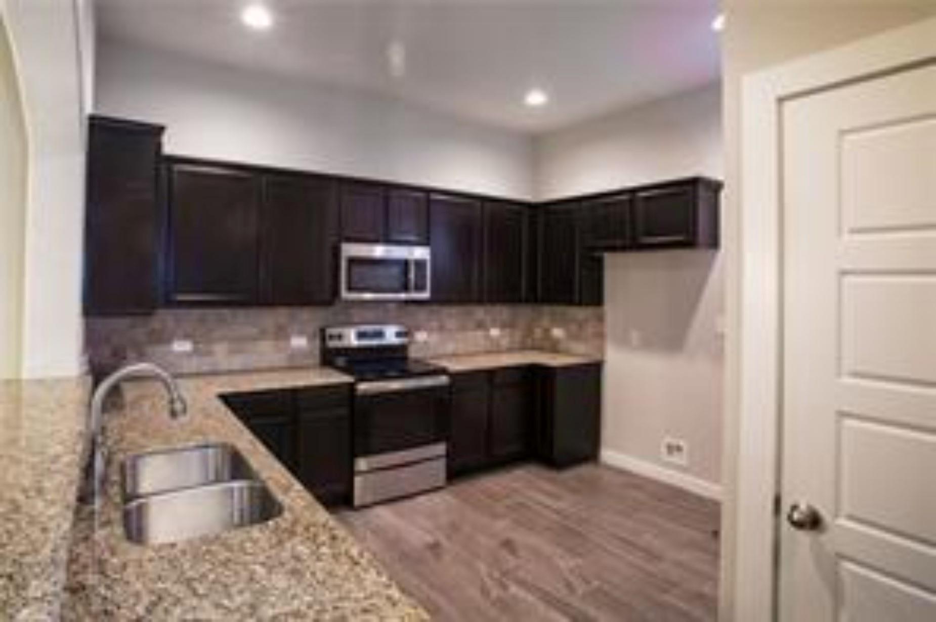 143 Lakeview CT