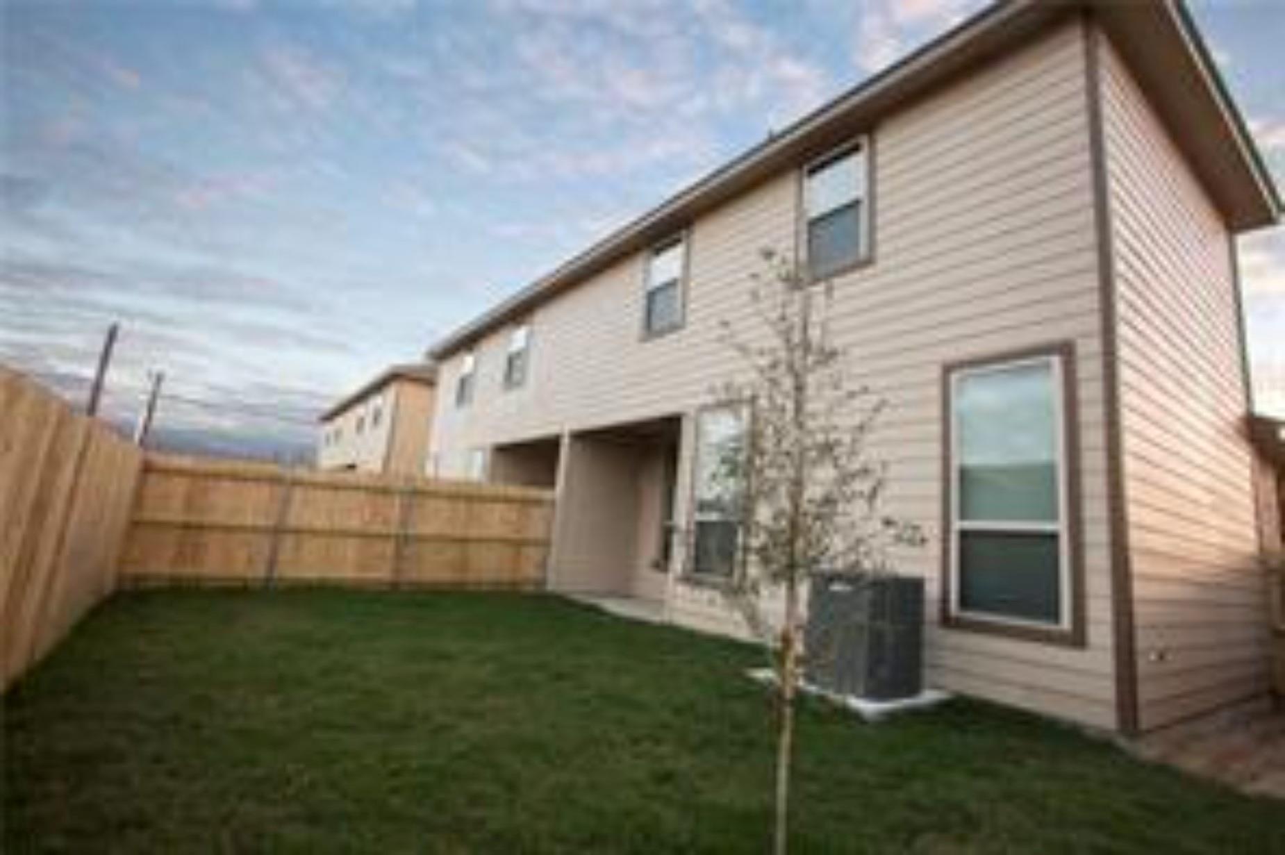143 Lakeview CT