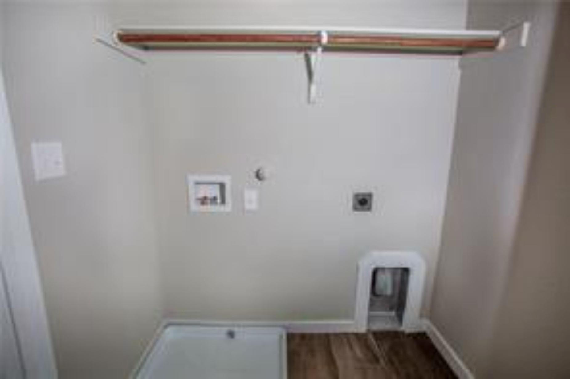143 Lakeview CT
